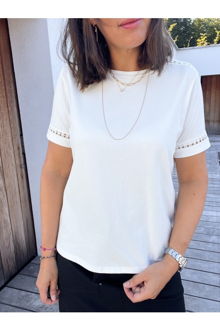 T-shirt blanc avec broderies