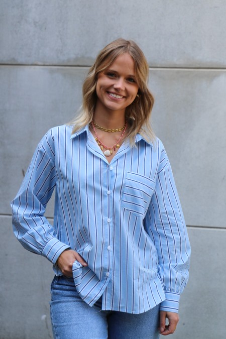 Chemise bleue à rayures