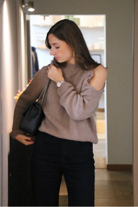 Pull ouvert épaule taupe
