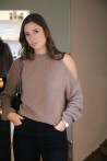Pull ouvert épaule taupe