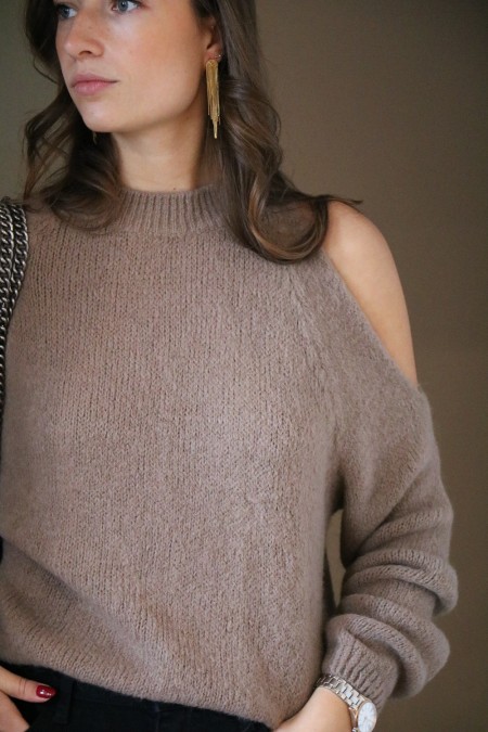 Pull ouvert épaule taupe