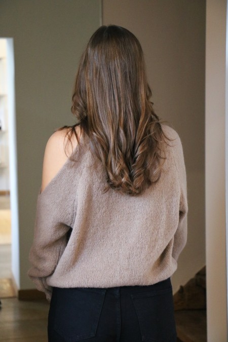 Pull ouvert épaule taupe