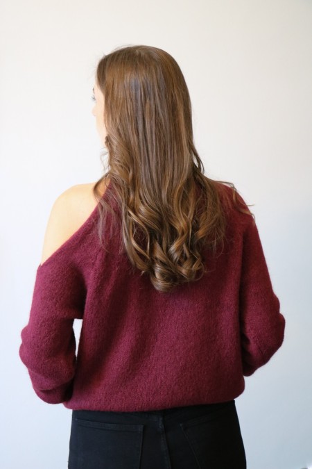Pull ouvert épaule bordeaux
