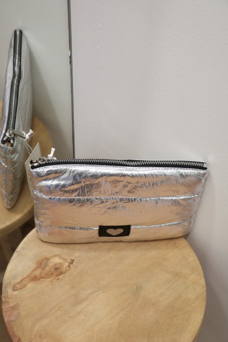 Pochette argentée coeur
