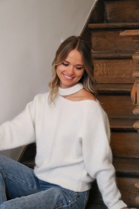 Pull écru ouvert au col