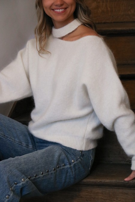 Pull écru ouvert au col
