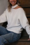 Pull écru ouvert au col