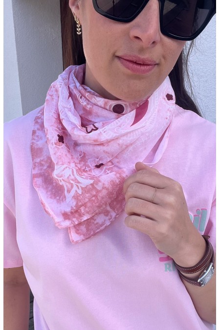 Foulard rose à motifs