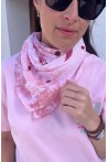 Foulard rose à motifs
