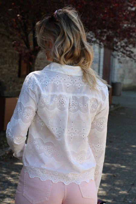 Chemisier blanc à broderies
