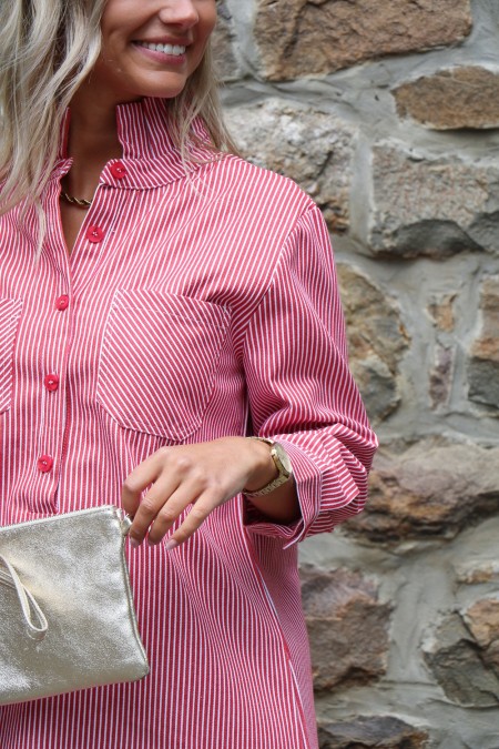 Robe courte en jeans avec fines rayures