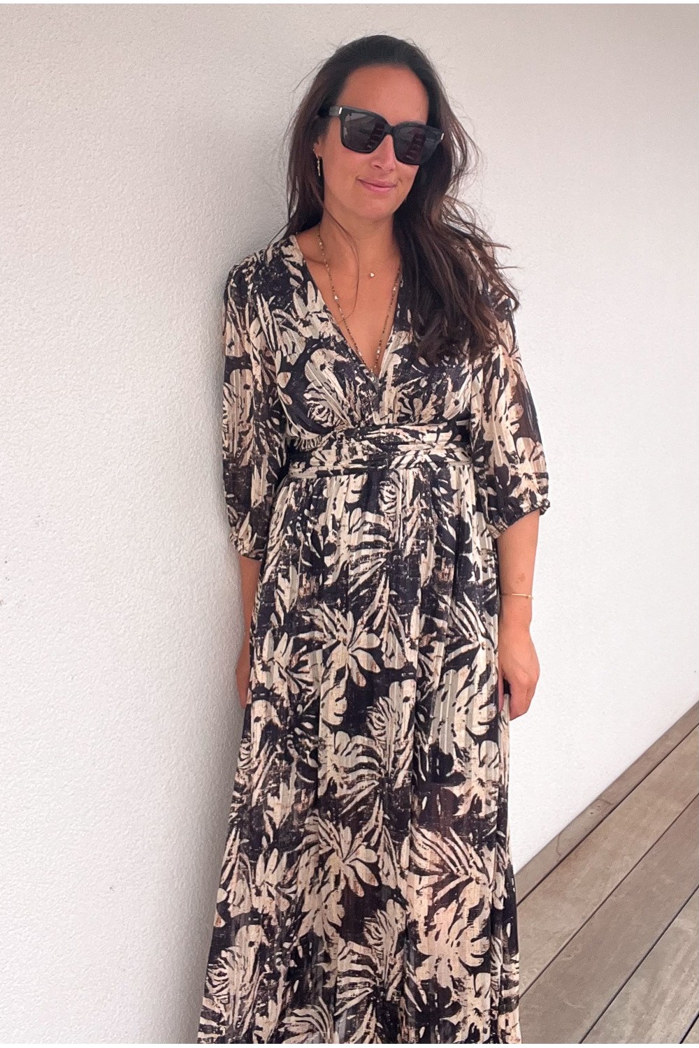 Robe longue noire et dorée