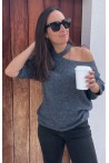 Pull gris ouvert épaule