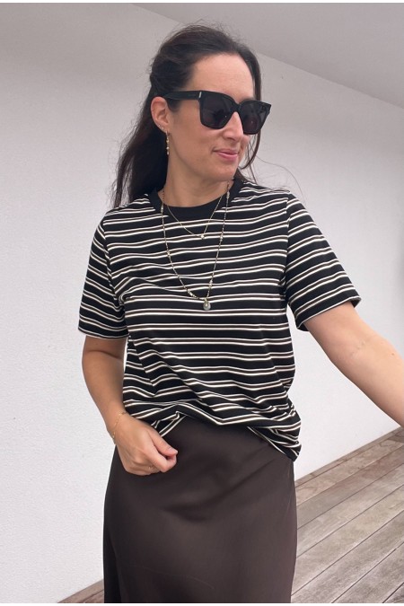 T-shirt noir à rayures
