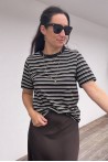 T-shirt noir à rayures