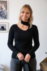 Pull noir ouvert col