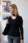 Pull noir ouvert col